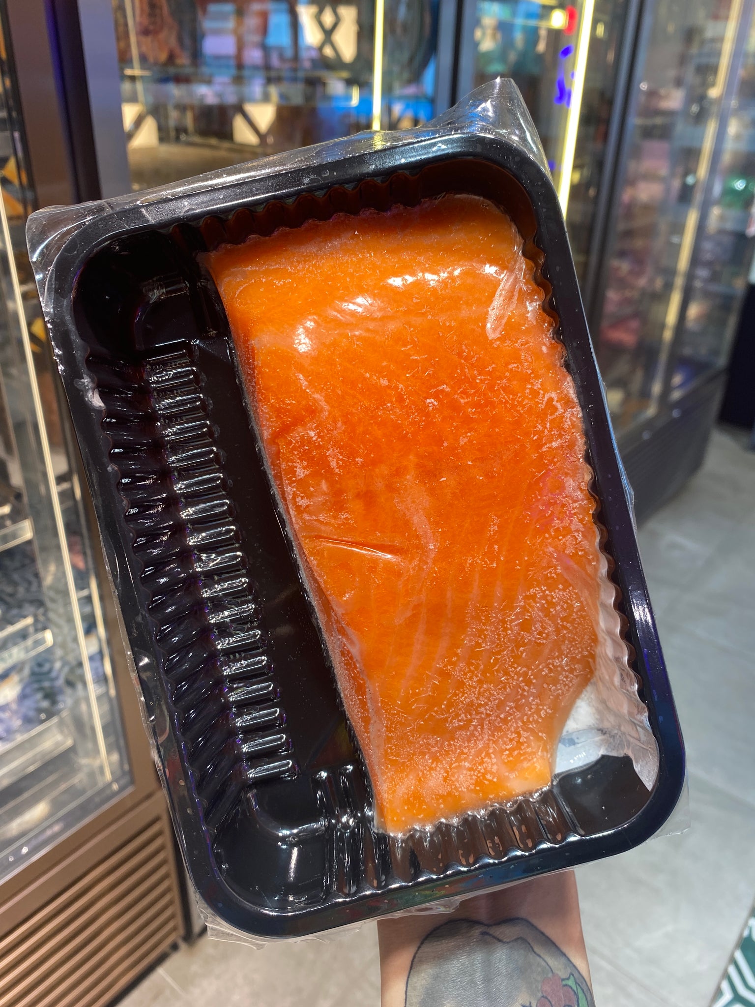 急凍Ōra King帝皇三文魚有皮魚柳。300克裝